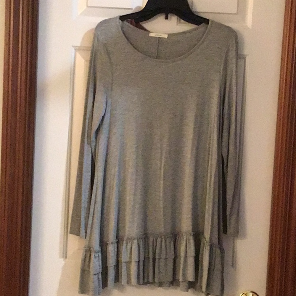 Gray, long-sleeved top.  Easel Brand Medium.